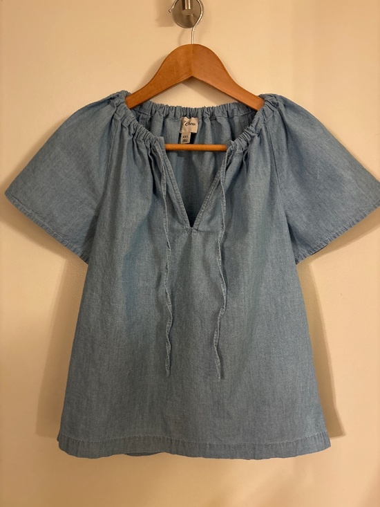 LOFT Tops - Denim Loft cute top xxs